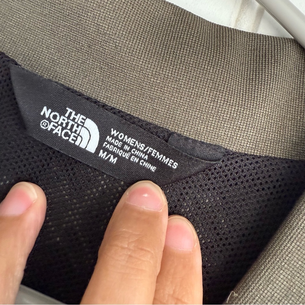 The North Face Size M Windwall bomber jacket in Olive Green - Picture 5 of 6